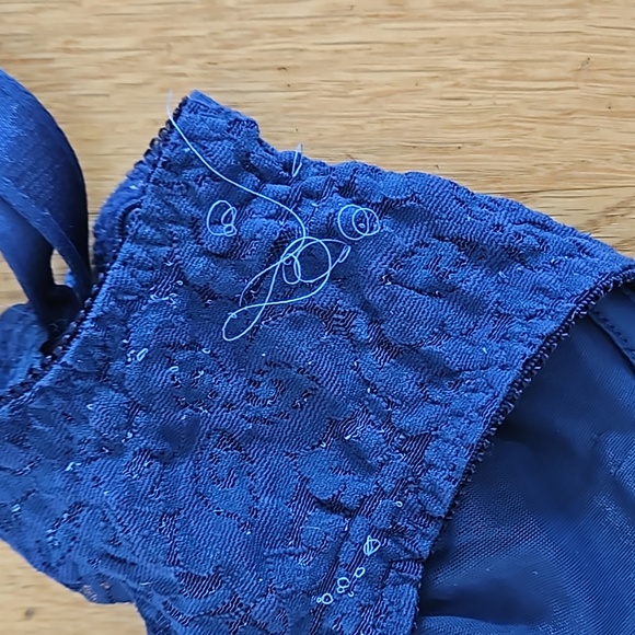 Pair of two Bali 34DD Lace 'N Smooth Underwire Bras - Picture 6 of 11